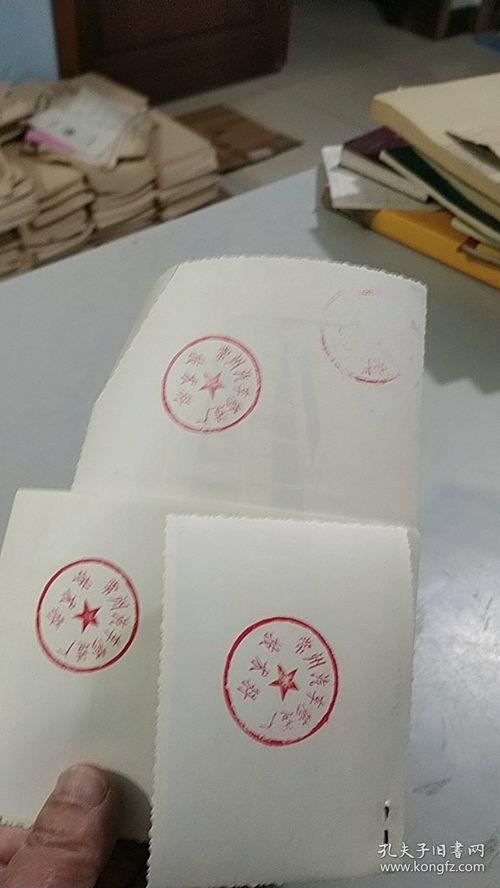 七十年代江蘇省常州汽車修造廠生產的 dllc牌大客車 出廠,整體造型,內飾,3張老照片合售 車頂有行李盤架 每一枚照片都有常州汽車修造廠公章 檔案館級別的老照片藏品